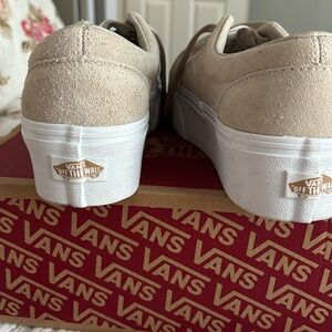 Vans Authentic Platform /Marshmallow Suede size 8W 6.5 M